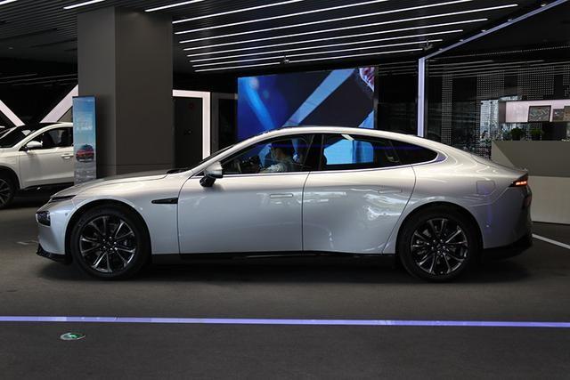 都在死磕特斯拉？其实这样理解小鹏P7才是正确的打开方式