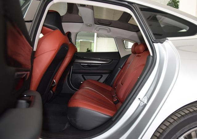 都在死磕特斯拉？其实这样理解小鹏P7才是正确的打开方式